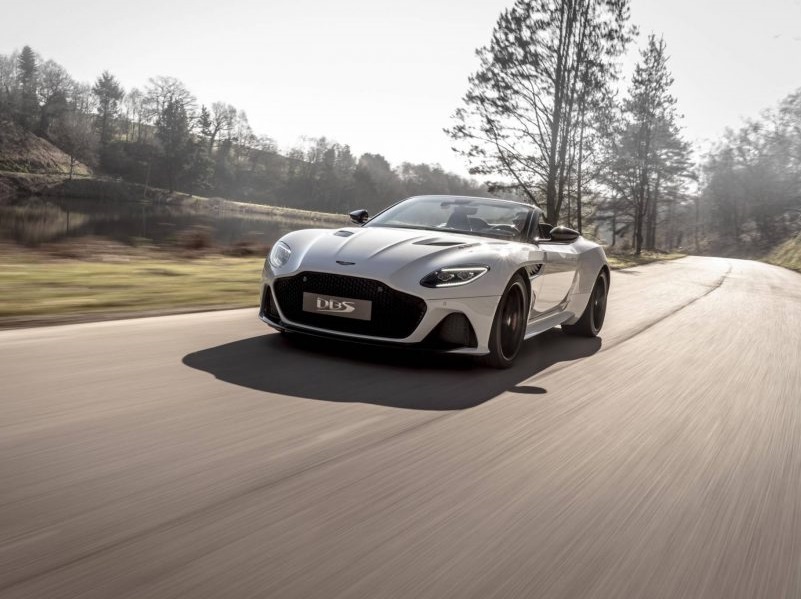 DBS Superleggera Volante Özellikler