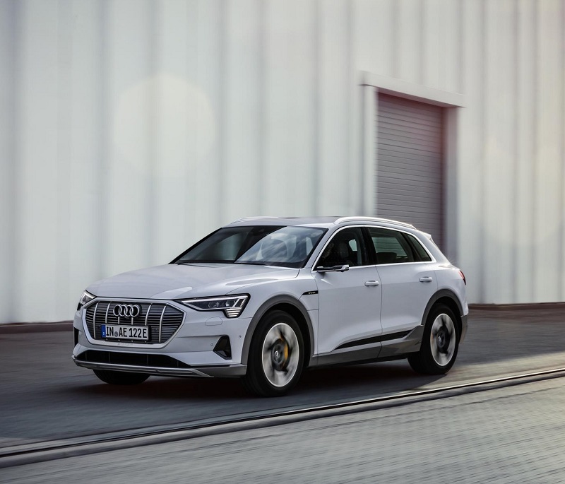 Elektrikli Audi etron çarpışma testleri