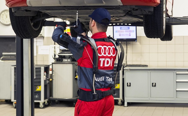 Audi Türkiye Yetkili Servisleri Robotik Kıyafet.