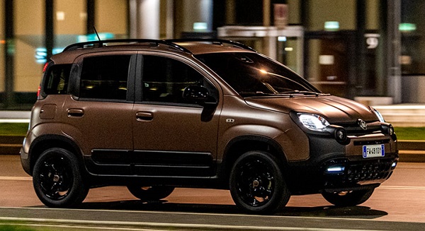 Fiat Panda Trussardi  Hybrid Tanıtıldı.