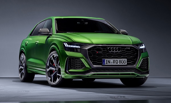 2020 Audi Q8 RS Yorumları.