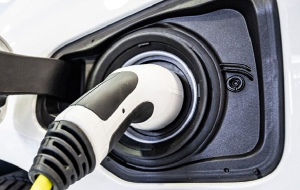 Akıllı telefon üreticileri elektrikli otomobil